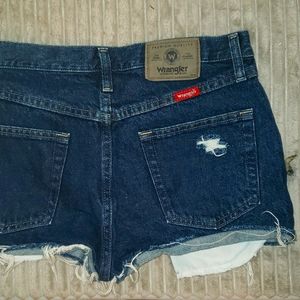 Wrangler High Waisted Booty Shorts 31×32